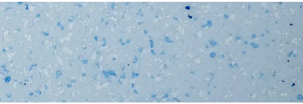 Ljusblå terrazzo bänkskiva i glasfiberpool Trinidad med inbyggt poolöverdrag