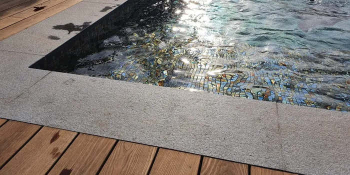 Poolsarg Natursten
