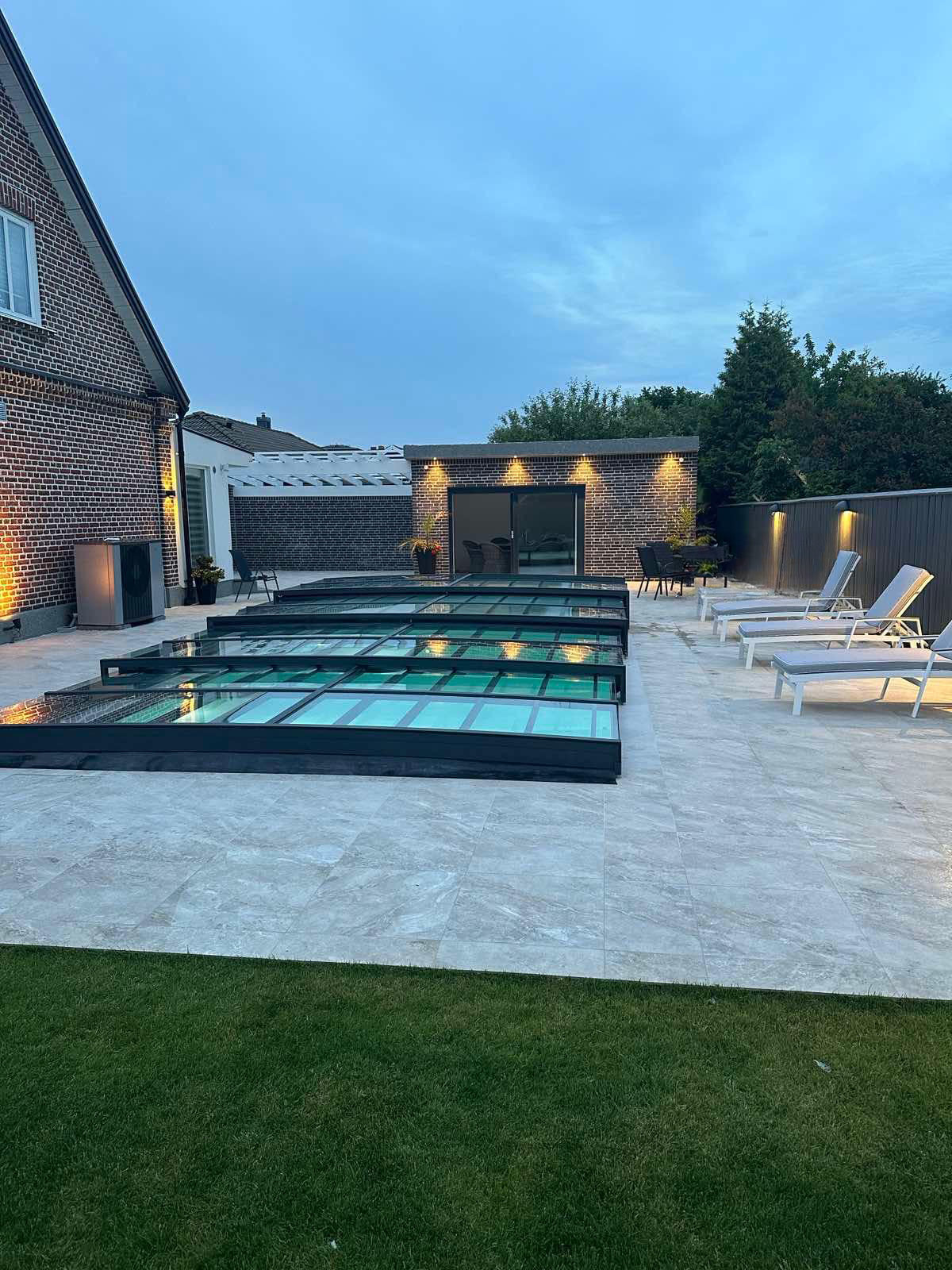 Pooltak ICON KIT S2 4×8 (klarglas, sidodörr, enkelskena, antracit)