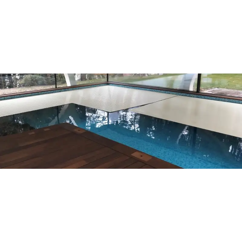 Vit poolöverdrag AquaTop nersänkt 800 med extern motor över blå pool