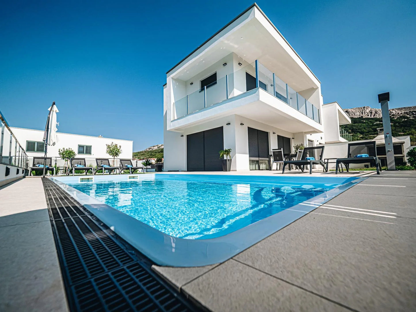 Glasfiberpool Aruba 800 8,20m x 3,70m x 1,50m