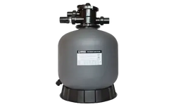 Grå cylindrisk Brilix P350 sandfilter med svart topp och bas, Danfoss-etikett