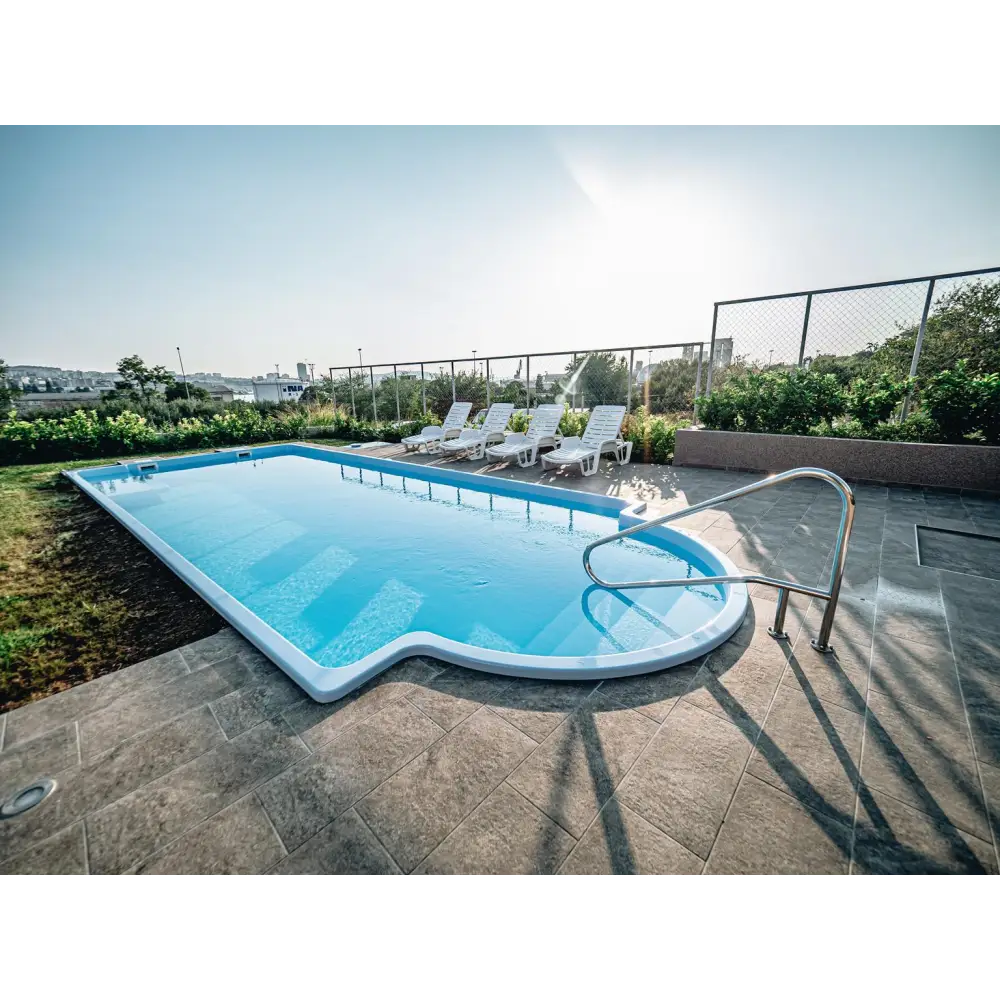 Glasfiberpool Barbados med rektangulär pool och pooltak för evenemang