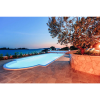 Sleek Glasfiberpool Haiti trädgårdspool med infinitykant och avrundad trappa