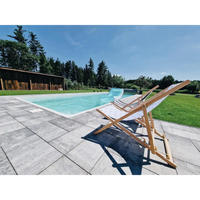 Träramad loungefåtölj med vit tygklädsel för Glasfiberpool Jamaika pool