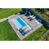 Glasfiberpool Papeete 6x3x1,5 m med blåvatten, grå stenplattor och pooltak