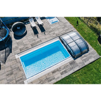 Glasfiberpool Papeete 6x3x1,5m med klart blått vatten och pooltak