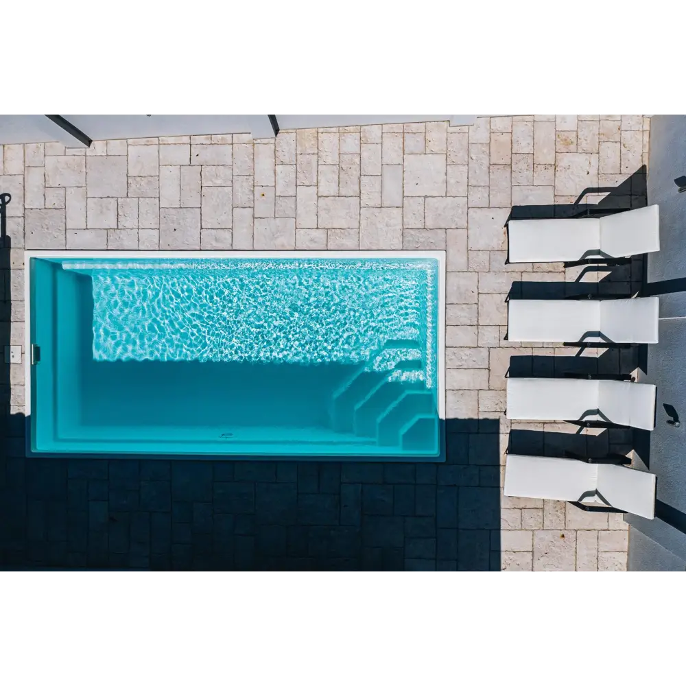 Glasfiberpool Saba med bekväm trappa i turkos rektangulär design