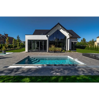 Modern glasfiberpool Saba med klar turkost vatten och bekväm trappa