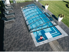 Glasfiberpool Trinidad med blå kakel och inbyggt poolöverdrag