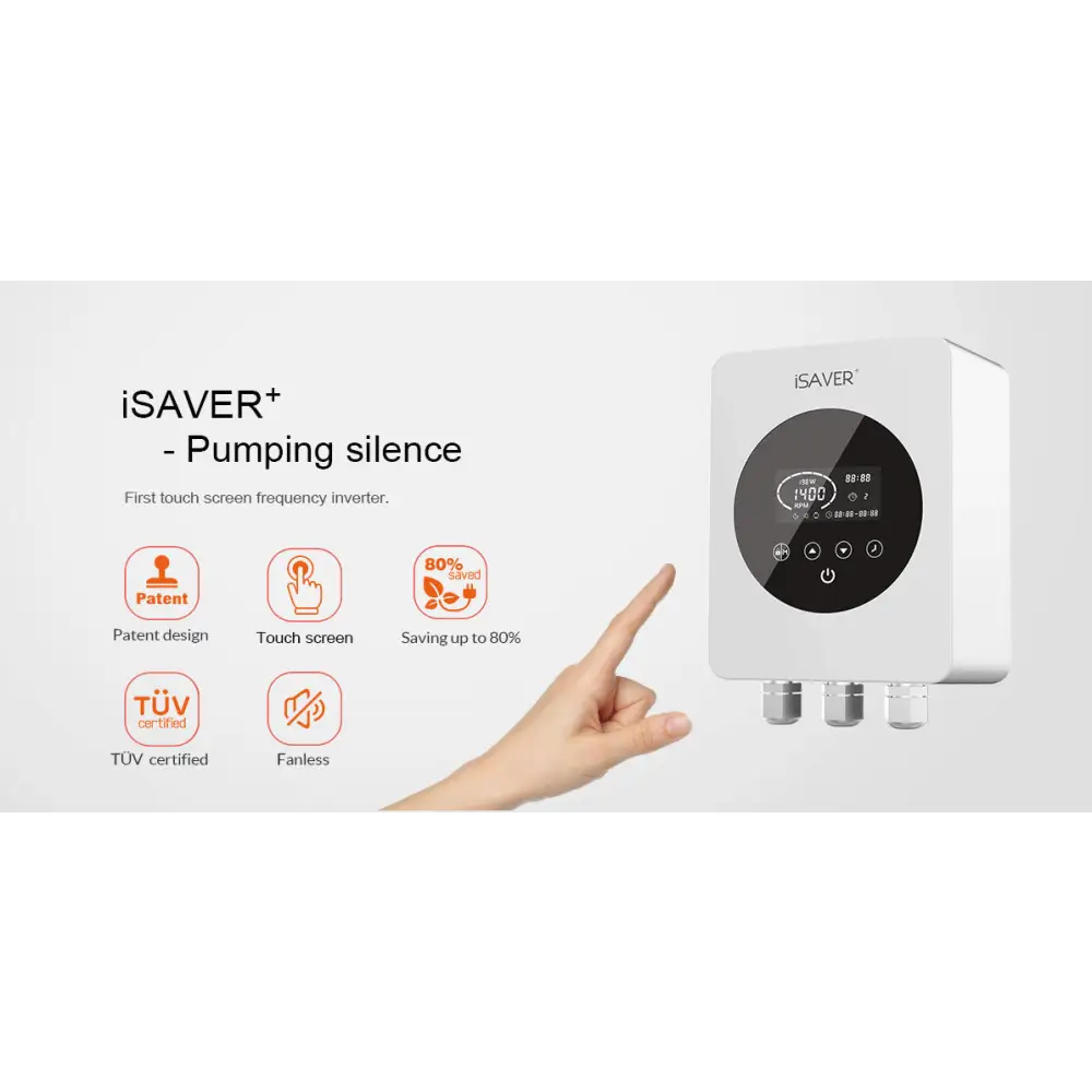 Vit I-Saver+ väggmonterad poolvarmvattenberedare med svart pekskärm och röranslutningar