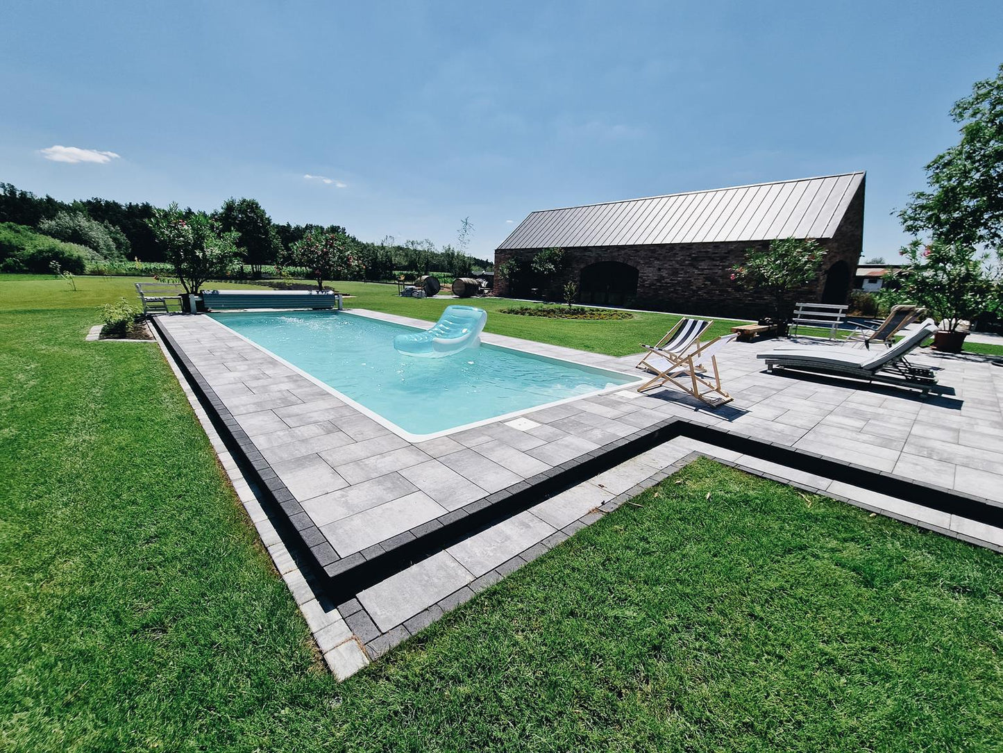 Glasfiberpool Jamaika 11,25m x 3,75m x 1,50m