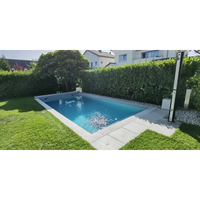 Rektangulär Natura Modena Paket med klarblått vatten och grön kantsten