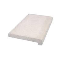 Ljusgrå texturerad betongkant med rundad profil i Rustica Athen paket