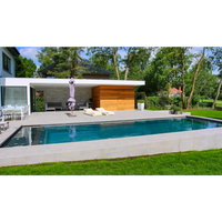 Leisurepools Cube pool med rektangulär form, klart blått vatten och ljusa grå stenkanter i modern design