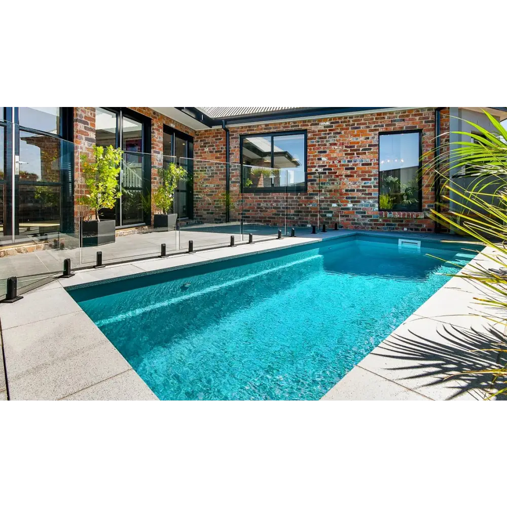 Leisurepools Espirit rektangulär pool med slimmad form för trängre utrymmen