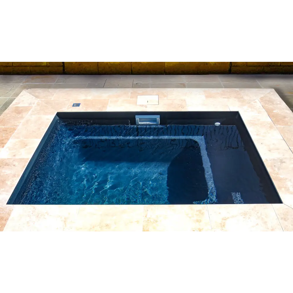 Leisurepools Fiji Plunge 2,9×2,1m varmepool med blåvatten och svart interiör