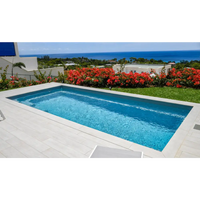 Leisurepools Harmony rektangulär pool med klart blått vatten och grå kakelkanter