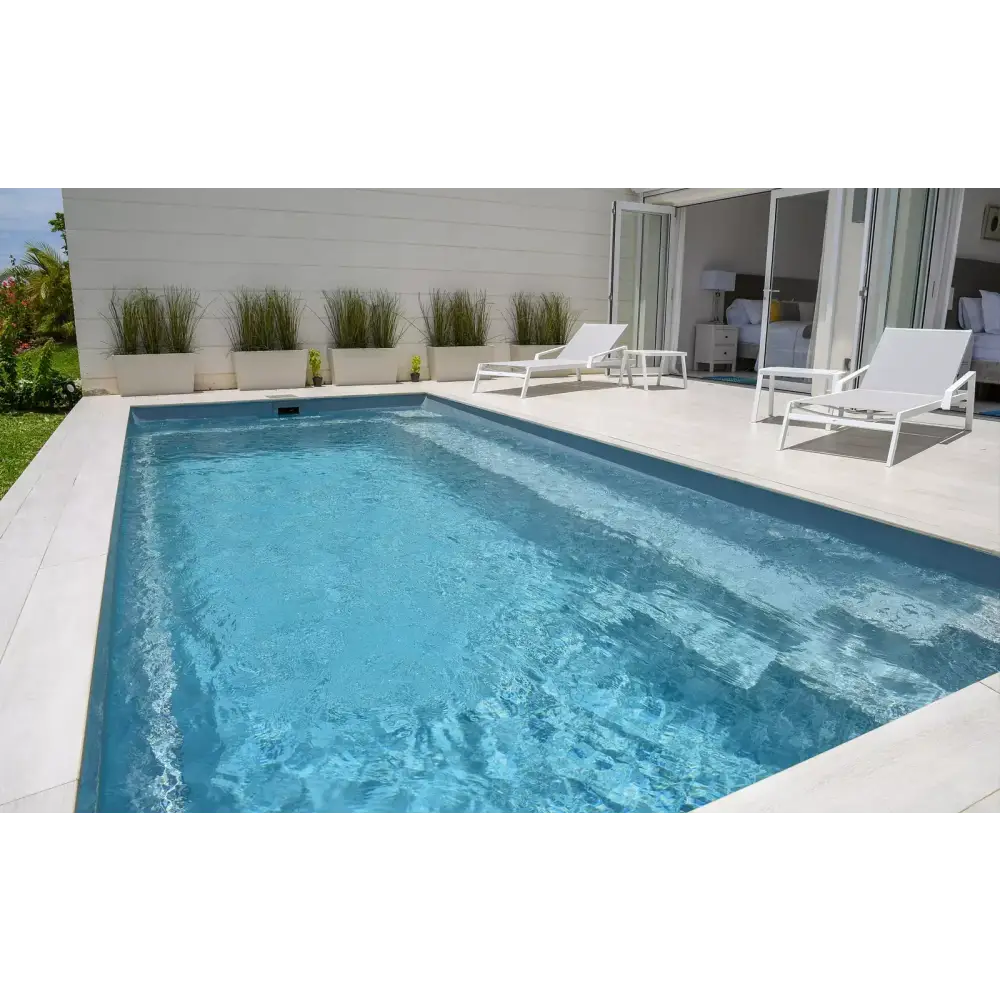 Leisurepools Harmony rektangulär pool med turkost vatten och vita kakelkanter