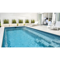 Leisurepools Harmony rektangulär pool med klart blått vatten och ljus betongkant