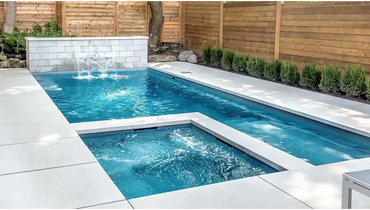 Modern Leisurepools Limitless pool med jacuzzi och vattenfall i begränsat utrymme