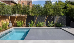 Grå texturerad pooltäckning för stilren pooldesign Leisurepools Linear