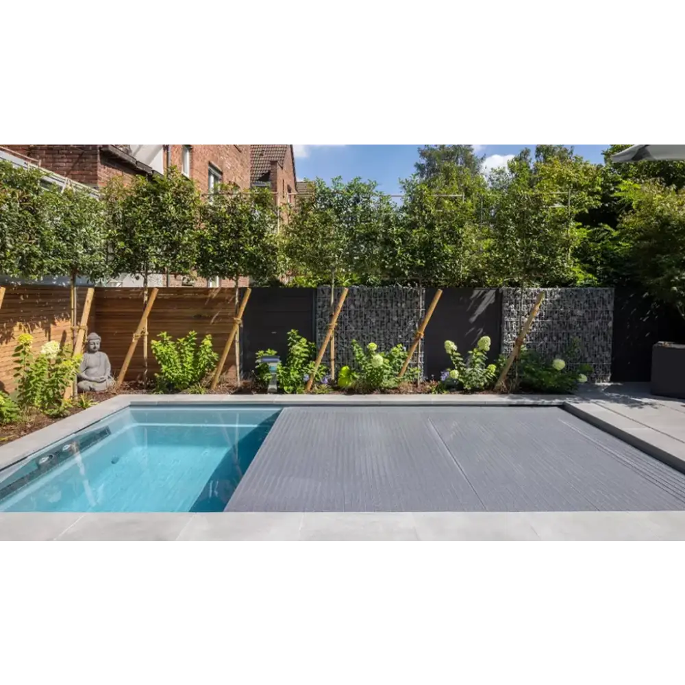 Grå texturerad pooltäcke för Leisurepools Linear stilren pooldesign