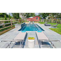 Leisurepools Reflection rektangulär pool med klarblått vatten och simkanal