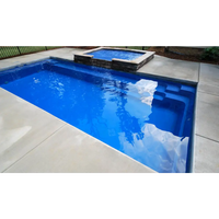 Leisurepools Reflection rektangulär pool med blå simkanal och stensteg till hot tub