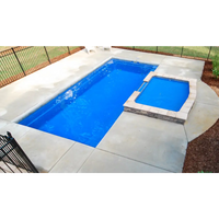 Leisurepools Reflection rektangulär pool med blå vattenyta och spa, 3,8×7-10m