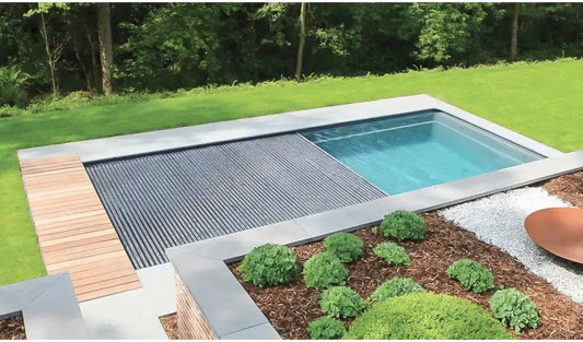 Modern Leisurepools Reflection rektangulär inground-bassäng med cover box™