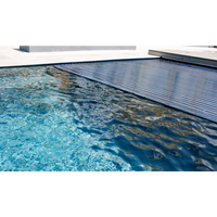 Mörkblå ribbad Leisurepools Reflection pooltäckning med modern design