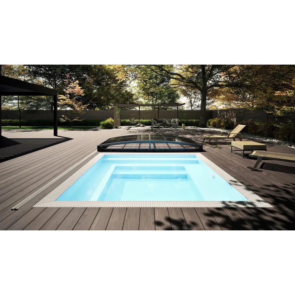 Rektangulär Minipool Wellness pool 2.25×2.5 m med klart blått vatten och vita kakelkanter i mörk trädterrass