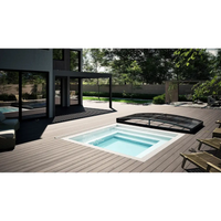 Rektangulär inground Minipool Wellness pool 2.25×3.75 m med blåvatten och svart lock på trädäck