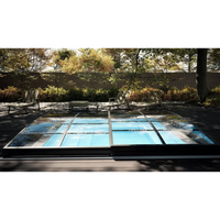 Modern Minipool Wellness pool 2.25×3.75 m med glasöverdel, svart ram och klart blått vatten