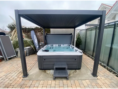 Grått PassionSpa Devotion Spabad med modern design under pergola