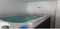 Vit PassionSpa Dynamic Swim Spa – Sport Collection med vit bad, turkost vatten och digital panel