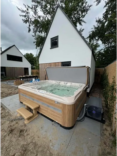 PassionSpa Ecstatic Mighty Wave med träimitation, beige interiör och grått lock