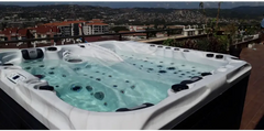 Vitvitt spabad PassionSpa Euphoria Mighty Wave med svarta accenter och bubblande turkost vatten