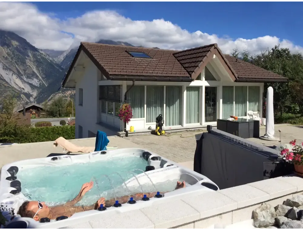 Vit PassionSpa Euphoria Mighty Wave Spabad – vit med blå jetstrålar och svarta paneler