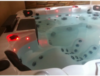 Vit spabad PassionSpa Joy Signature med röda LED-ljus och svarta munstycken