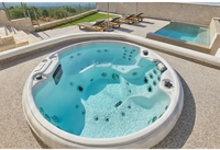 Vit PassionSpa Recharge Spabad Pure Collection med turkost vatten och jetmunstycken