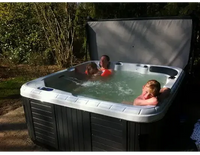 PassionSpa Refresh Spabad Pure Collection i svart och silver med grå lock