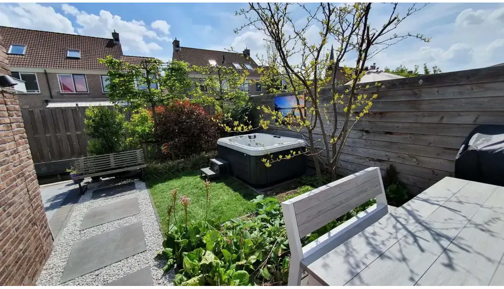 PassionSpa Renew Spabad Pure Collection svart med grått lock i trädgård