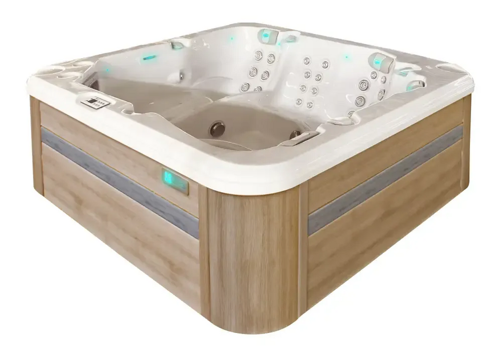 Modernt PassionSpa Retreat Spabad med ljus träfasad, vit insida, jetmunstycken och blå LED-belysning