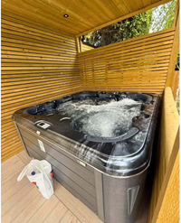 Svartgrå PassionSpa Rewind Spabad Pure Collection med bubblande vatten och panel