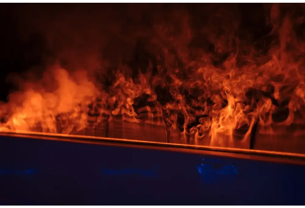 PassionSpa Serene 6 eldstad med flammande orange lågor på mörk yta