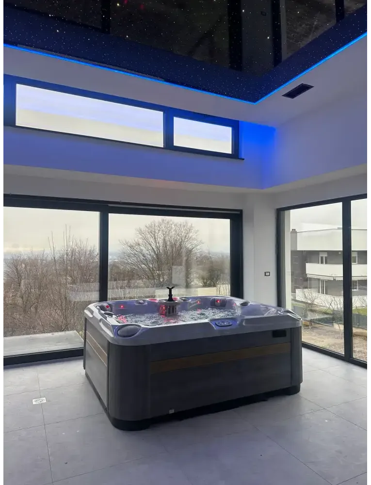 PassionSpa Solace Spabad med modern grå design, blå LED-belysning