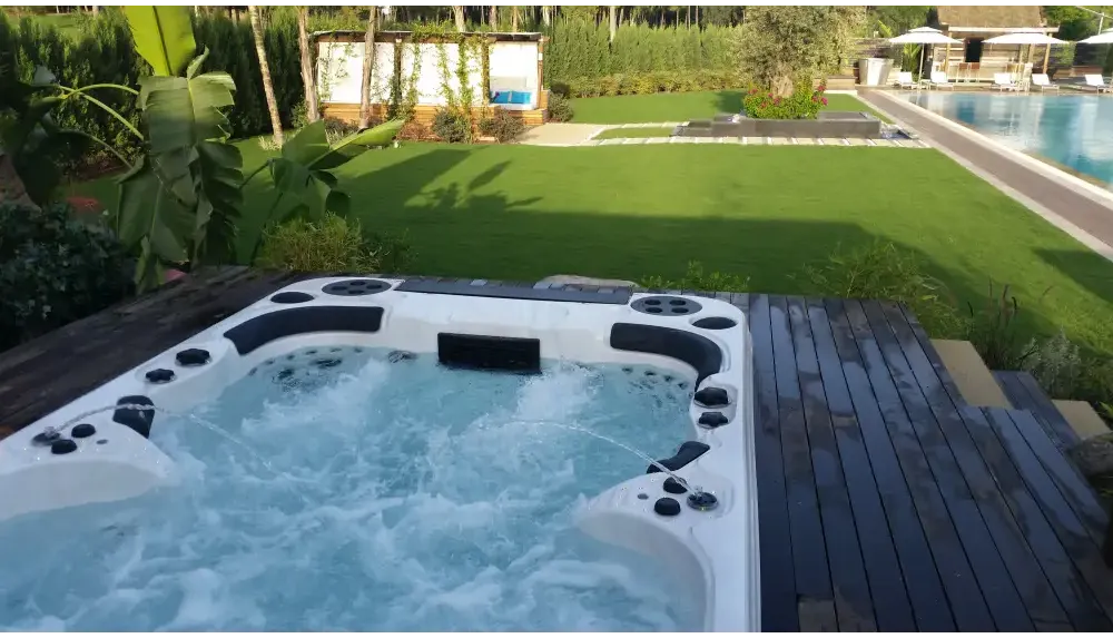 Vit och svart PassionSpa Theater Spabad med bubblande vatten, modern design