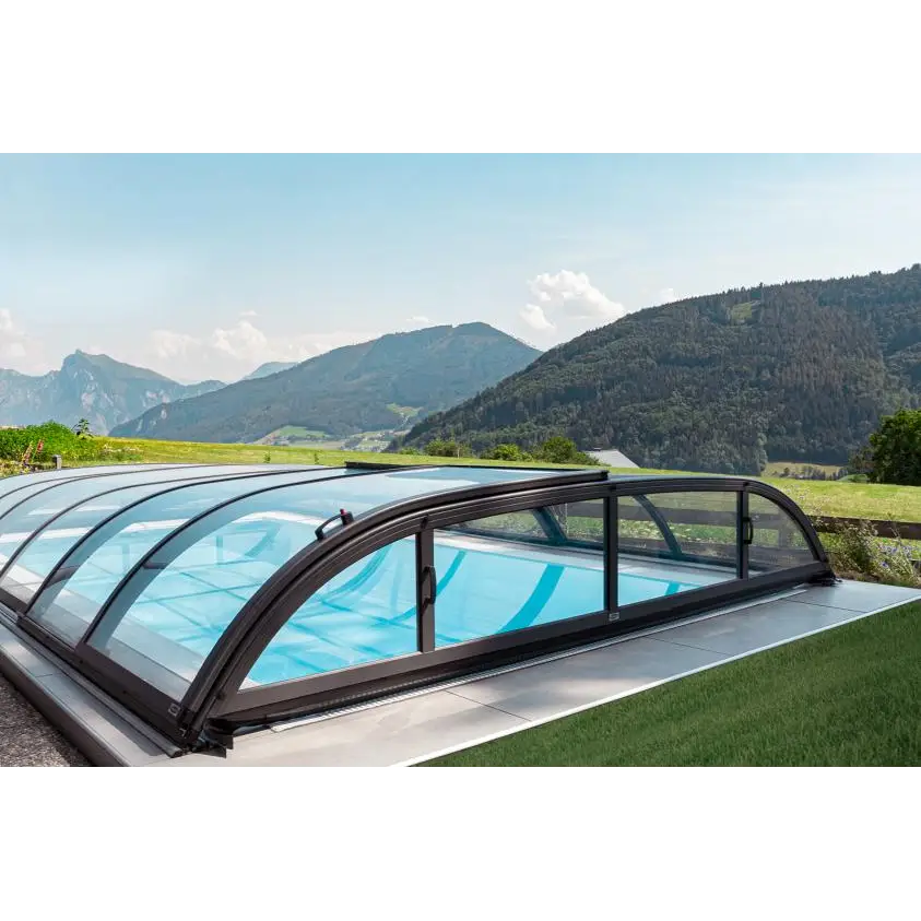 Pooltak Dallas 3×6 med svart ram och klar kanalplast över pool